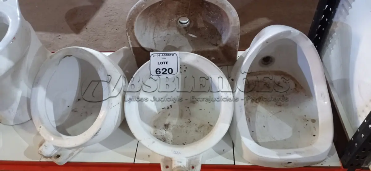 LOTE 620 - 03 MICTÓRIOS E 01 PIA. (NO ESTADO) ATENÇÃO! FAZER A VISITAÇÃO ANTES DE ARREMATAR, NÃO SABEMOS SE FUNCIONA, LEILÃO NÃO TEM GARANTIA E NEM DEVOLUÇÃO, SUJEITO A POSSÍVEIS AVARIAS VISÍVEIS/OCULTAS E/OU AUSÊNCIA DE COMPONENTES.