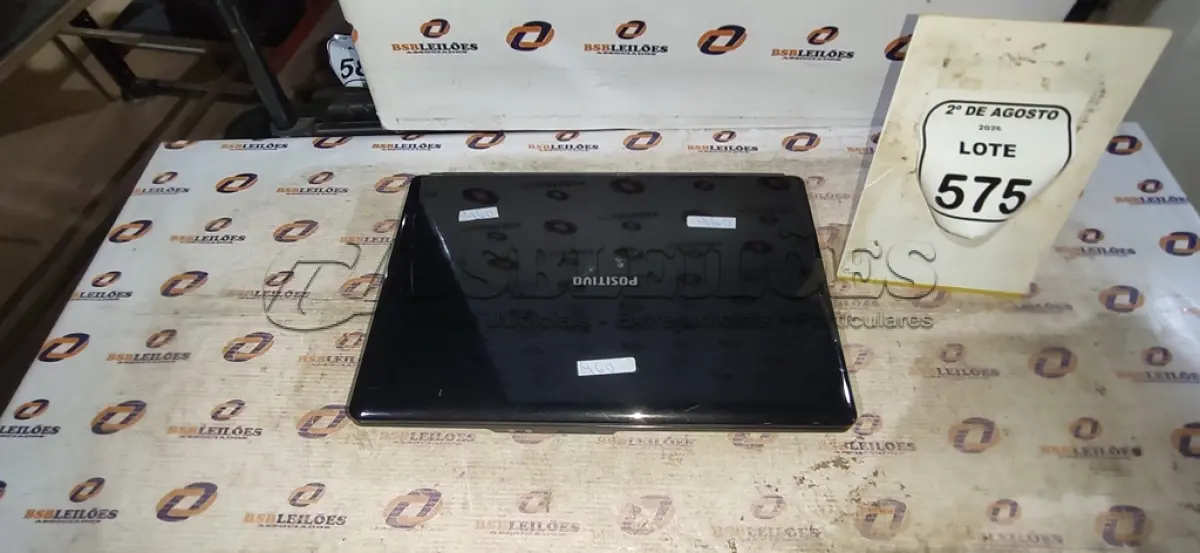 LOTE 575 - 01 NOTEBOOK MARCA POSITIVO SEM FONTE. (NO ESTADO) ATENÇÃO! FAZER A VISITAÇÃO ANTES DE ARREMATAR, NÃO SABEMOS SE FUNCIONA, LEILÃO NÃO TEM GARANTIA E NEM DEVOLUÇÃO, SUJEITO A POSSÍVEIS AVARIAS VISÍVEIS/OCULTAS E/OU AUSÊNCIA DE COMPONENTES.