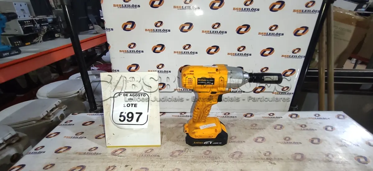 LOTE 597 - 01 PARAFUSADEIRA PNEUMÁTICA 21V MARCA ARSTHECO. (NO ESTADO) ATENÇÃO! FAZER A VISITAÇÃO ANTES DE ARREMATAR, NÃO SABEMOS SE FUNCIONA, LEILÃO NÃO TEM GARANTIA E NEM DEVOLUÇÃO, SUJEITO A POSSÍVEIS AVARIAS VISÍVEIS/OCULTAS E/OU AUSÊNCIA DE COMPONENTES.