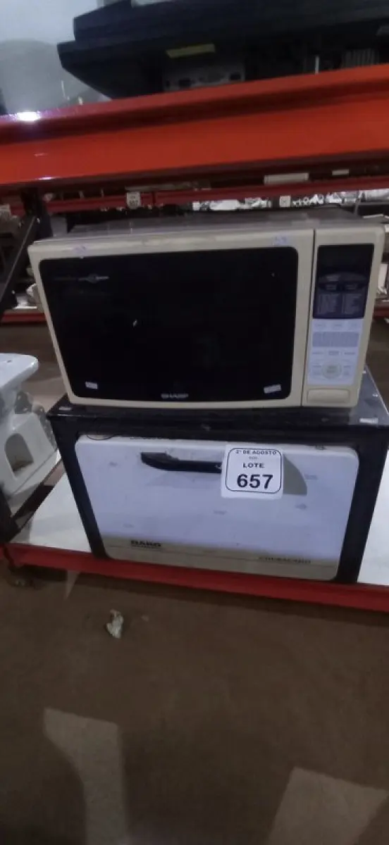 LOTE 657 - 01 FORNO DE EMBUTIR MARCA DAKO E 01 MICRO-ONDAS MARCA SHARP. (NO ESTADO) ATENÇÃO! FAZER A VISITAÇÃO ANTES DE ARREMATAR, NÃO SABEMOS SE FUNCIONA, LEILÃO NÃO TEM GARANTIA E NEM DEVOLUÇÃO, SUJEITO A POSSÍVEIS AVARIAS VISÍVEIS/OCULTAS E/OU AUSÊNCIA DE COMPONENTES.