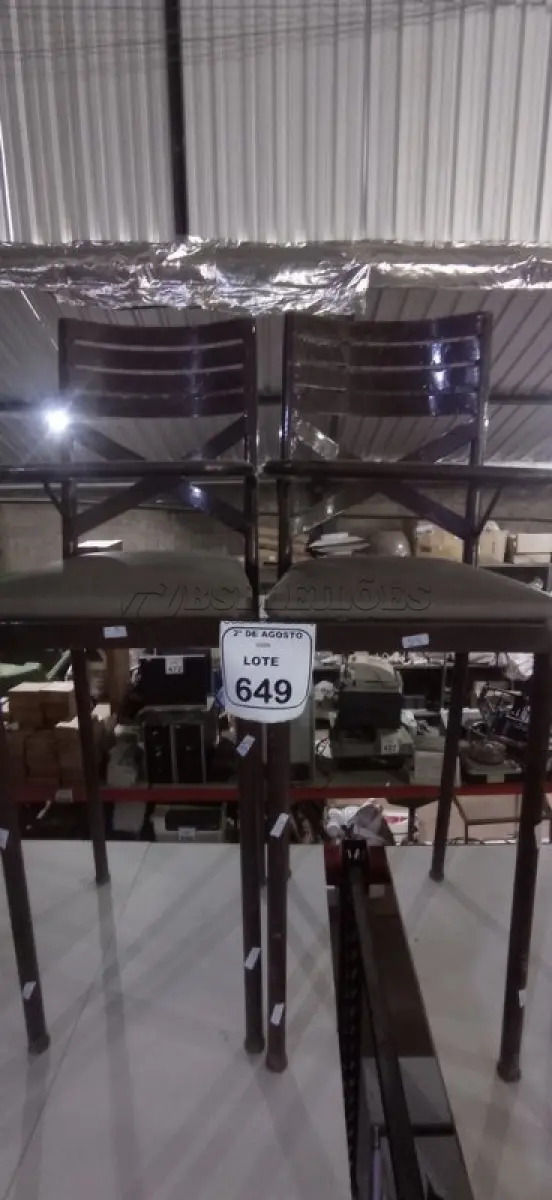 LOTE 649 - 02 BANQUETAS ALTAS DE FERRO PARA CRIANÇA. (NO ESTADO) ATENÇÃO! FAZER A VISITAÇÃO ANTES DE ARREMATAR, NÃO SABEMOS SE FUNCIONA, LEILÃO NÃO TEM GARANTIA E NEM DEVOLUÇÃO, SUJEITO A POSSÍVEIS AVARIAS VISÍVEIS/OCULTAS E/OU AUSÊNCIA DE COMPONENTES.