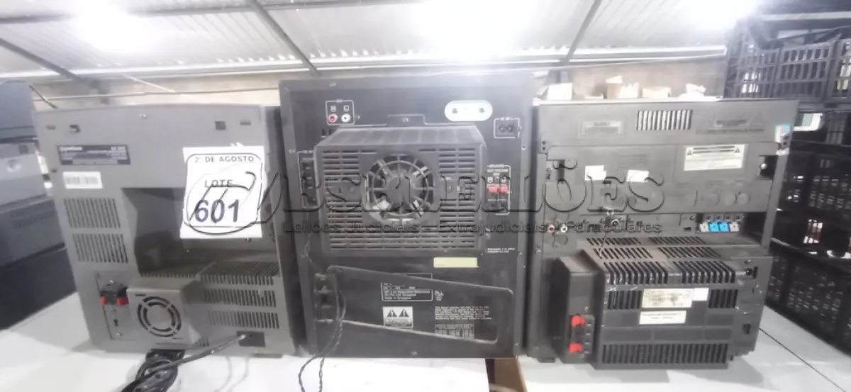 LOTE 601 - 03 APARELHOS DE SOM DE MARCA E MODELOS DIVERSOS. (NO ESTADO) ATENÇÃO! FAZER A VISITAÇÃO ANTES DE ARREMATAR, NÃO SABEMOS SE FUNCIONA, LEILÃO NÃO TEM GARANTIA E NEM DEVOLUÇÃO, SUJEITO A POSSÍVEIS AVARIAS VISÍVEIS/OCULTAS E/OU AUSÊNCIA DE COMPONENTES.