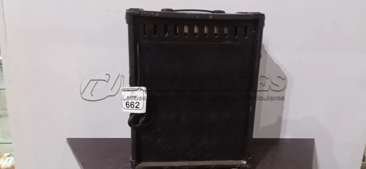 LOTE 662 - 01 CAIXA DE SOM AMPLIFICADORA MARCA SHELDON. (NO ESTADO) ATENÇÃO! FAZER A VISITAÇÃO ANTES DE ARREMATAR, NÃO SABEMOS SE FUNCIONA, LEILÃO NÃO TEM GARANTIA E NEM DEVOLUÇÃO, SUJEITO A POSSÍVEIS AVARIAS VISÍVEIS/OCULTAS E/OU AUSÊNCIA DE COMPONENTES.