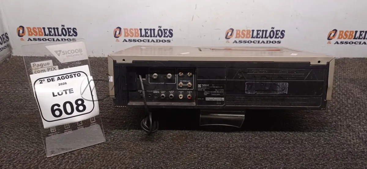 LOTE 608 - 01 GRAVADOR DE VÍDEO CASSETE MARCA NATIONAL. (NO ESTADO) ATENÇÃO! FAZER A VISITAÇÃO ANTES DE ARREMATAR, NÃO SABEMOS SE FUNCIONA, LEILÃO NÃO TEM GARANTIA E NEM DEVOLUÇÃO, SUJEITO A POSSÍVEIS AVARIAS VISÍVEIS/OCULTAS E/OU AUSÊNCIA DE COMPONENTES.