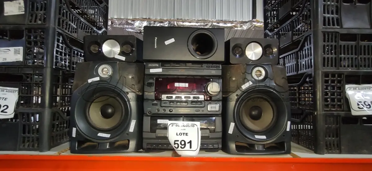 LOTE 591 - 01 APARELHO DE SOM MODELO NSX-V599 MARCA COM AIWA E 05 CAIXAS DE SOM. (NO ESTADO) ATENÇÃO! FAZER A VISITAÇÃO ANTES DE ARREMATAR, NÃO SABEMOS SE FUNCIONA, LEILÃO NÃO TEM GARANTIA E NEM DEVOLUÇÃO, SUJEITO A POSSÍVEIS AVARIAS VISÍVEIS/OCULTAS E/OU AUSÊNCIA DE COMPONENTES.