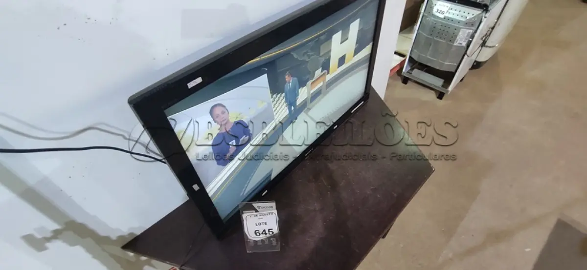 LOTE 645 - 01 TV 39’’ MARCA SONY. (NO ESTADO) ATENÇÃO! FAZER A VISITAÇÃO ANTES DE ARREMATAR, NÃO SABEMOS SE FUNCIONA, LEILÃO NÃO TEM GARANTIA E NEM DEVOLUÇÃO, SUJEITO A POSSÍVEIS AVARIAS VISÍVEIS/OCULTAS E/OU AUSÊNCIA DE COMPONENTES.