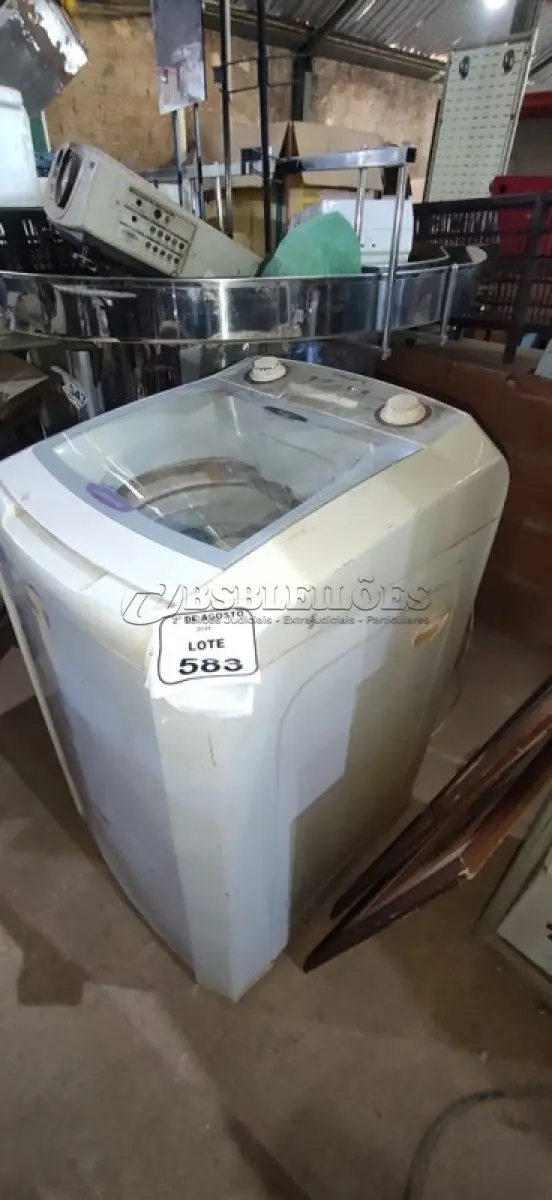 LOTE 583 - 01 MÁQUINA DE LAVAR 220V 11KG MARCA COLORMAQ. (NO ESTADO) ATENÇÃO! FAZER A VISITAÇÃO ANTES DE ARREMATAR, NÃO SABEMOS SE FUNCIONA, LEILÃO NÃO TEM GARANTIA E NEM DEVOLUÇÃO, SUJEITO A POSSÍVEIS AVARIAS VISÍVEIS/OCULTAS E/OU AUSÊNCIA DE COMPONENTES.