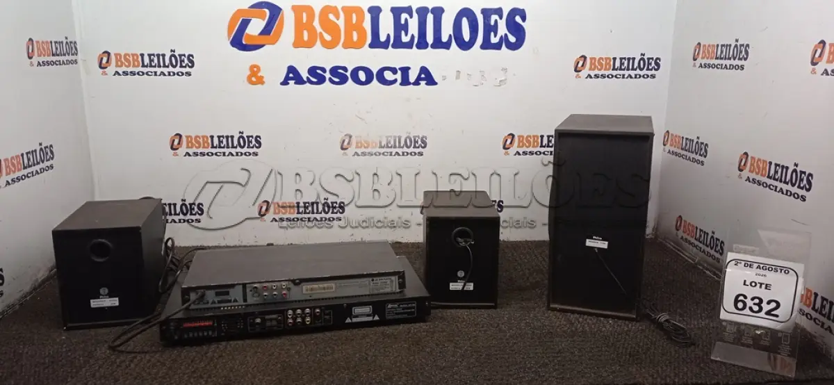 LOTE 632 - 02 APARELHOS DE DVD E 01 SUBWOOFER COM 02 CAIXAS DE SOM. (NO ESTADO) ATENÇÃO! FAZER A VISITAÇÃO ANTES DE ARREMATAR, NÃO SABEMOS SE FUNCIONA, LEILÃO NÃO TEM GARANTIA E NEM DEVOLUÇÃO, SUJEITO A POSSÍVEIS AVARIAS VISÍVEIS/OCULTAS E/OU AUSÊNCIA DE COMPONENTES.