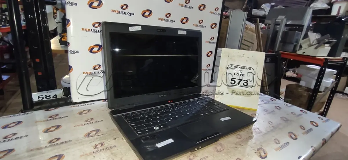 LOTE 573 - 01 NOTEBOOK MARCA POSITIVO SEM FONTE. (NO ESTADO) ATENÇÃO! FAZER A VISITAÇÃO ANTES DE ARREMATAR, NÃO SABEMOS SE FUNCIONA, LEILÃO NÃO TEM GARANTIA E NEM DEVOLUÇÃO, SUJEITO A POSSÍVEIS AVARIAS VISÍVEIS/OCULTAS E/OU AUSÊNCIA DE COMPONENTES.