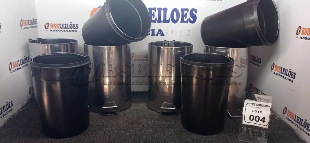 LOTE 004 - 04 LIXEIRAS EM INOX SEM TAMPA. (NO ESTADO) ATENÇÃO! FAZER A VISITAÇÃO ANTES DE ARREMATAR, NÃO SABEMOS SE FUNCIONA, LEILÃO NÃO TEM GARANTIA E NEM DEVOLUÇÃO, SUJEITO A POSSÍVEIS AVARIAS VISÍVEIS/OCULTAS E/OU AUSÊNCIA DE COMPONENTES.