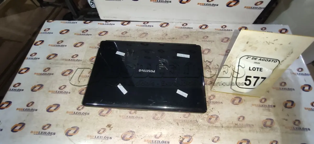 LOTE 577 - 01 NOTEBOOK MARCA POSITIVO SEM FONTE. (NO ESTADO) ATENÇÃO! FAZER A VISITAÇÃO ANTES DE ARREMATAR, NÃO SABEMOS SE FUNCIONA, LEILÃO NÃO TEM GARANTIA E NEM DEVOLUÇÃO, SUJEITO A POSSÍVEIS AVARIAS VISÍVEIS/OCULTAS E/OU AUSÊNCIA DE COMPONENTES.