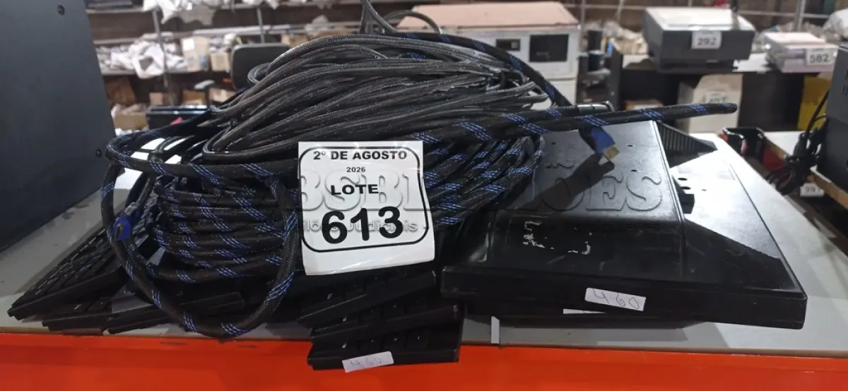 LOTE 613 - 02 MONITORES E VÁRIOS TECLADOS DE PC E CABO HDMI. (NO ESTADO) ATENÇÃO! FAZER A VISITAÇÃO ANTES DE ARREMATAR, NÃO SABEMOS SE FUNCIONA, LEILÃO NÃO TEM GARANTIA E NEM DEVOLUÇÃO, SUJEITO A POSSÍVEIS AVARIAS VISÍVEIS/OCULTAS E/OU AUSÊNCIA DE COMPONENTES.