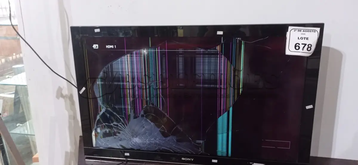 LOTE 678 - 01 TV 40’’ MARCA SONY. (NO ESTADO) ATENÇÃO! FAZER A VISITAÇÃO ANTES DE ARREMATAR, NÃO SABEMOS SE FUNCIONA, LEILÃO NÃO TEM GARANTIA E NEM DEVOLUÇÃO, SUJEITO A POSSÍVEIS AVARIAS VISÍVEIS/OCULTAS E/OU AUSÊNCIA DE COMPONENTES.