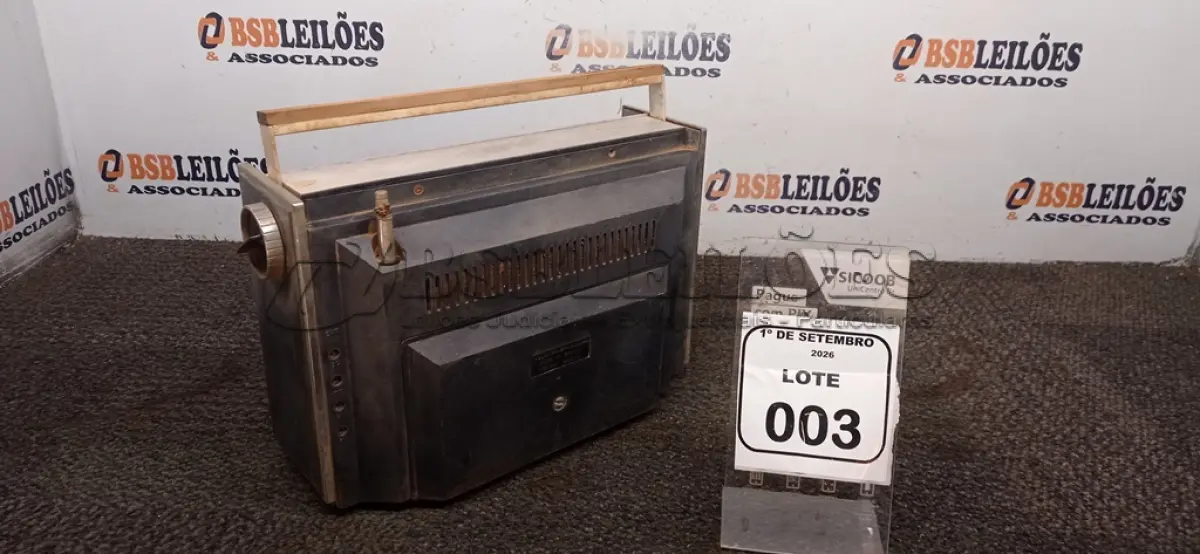 LOTE 003 - 01 RÁDIO ANTIGO MODELO TRANSGLOBE SOLID STATE MARCA PHILCO. (NO ESTADO) ATENÇÃO! FAZER A VISITAÇÃO ANTES DE ARREMATAR, NÃO SABEMOS SE FUNCIONA, LEILÃO NÃO TEM GARANTIA E NEM DEVOLUÇÃO, SUJEITO A POSSÍVEIS AVARIAS VISÍVEIS/OCULTAS E/OU AUSÊNCIA DE COMPONENTES.