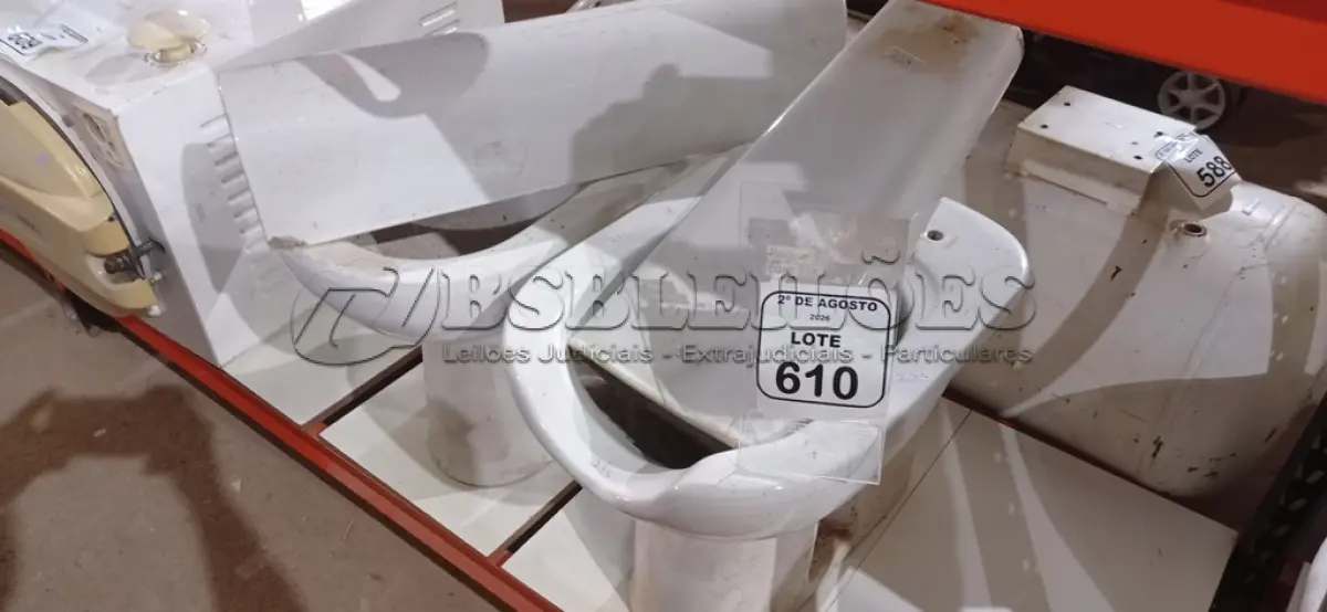 LOTE 610 - 02 VASOS SANITÁRIOS COM 02 COLUNAS. (NO ESTADO) ATENÇÃO! FAZER A VISITAÇÃO ANTES DE ARREMATAR, NÃO SABEMOS SE FUNCIONA, LEILÃO NÃO TEM GARANTIA E NEM DEVOLUÇÃO, SUJEITO A POSSÍVEIS AVARIAS VISÍVEIS/OCULTAS E/OU AUSÊNCIA DE COMPONENTES.