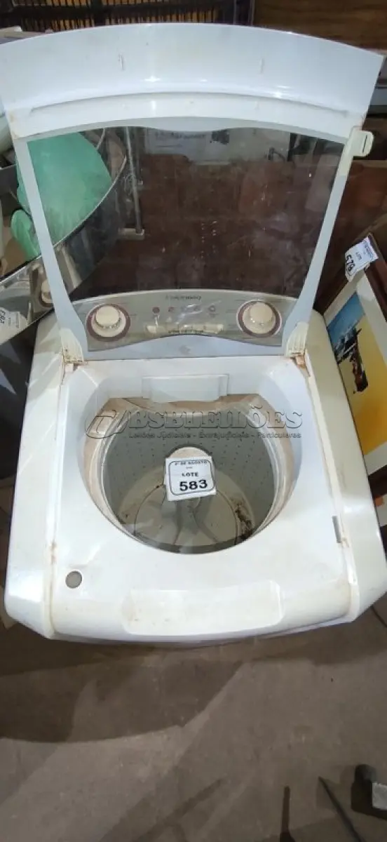 LOTE 583 - 01 MÁQUINA DE LAVAR 220V 11KG MARCA COLORMAQ. (NO ESTADO) ATENÇÃO! FAZER A VISITAÇÃO ANTES DE ARREMATAR, NÃO SABEMOS SE FUNCIONA, LEILÃO NÃO TEM GARANTIA E NEM DEVOLUÇÃO, SUJEITO A POSSÍVEIS AVARIAS VISÍVEIS/OCULTAS E/OU AUSÊNCIA DE COMPONENTES.