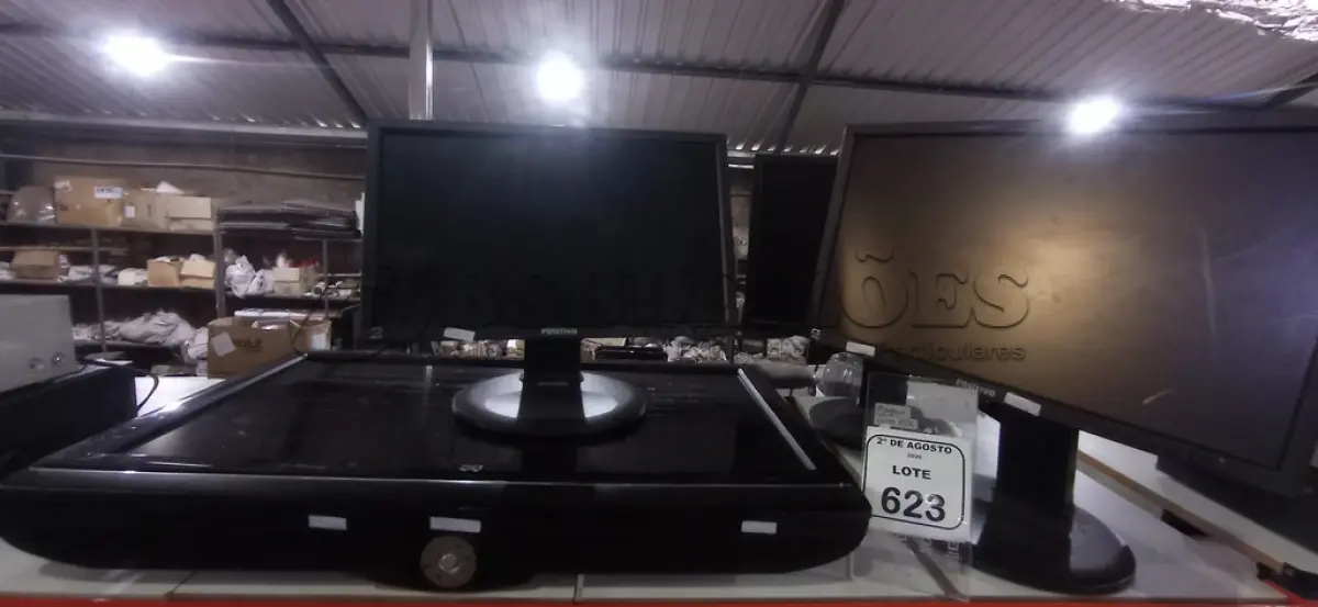 LOTE 623 - 01 TV PARA RETIRADA DE PEÇAS E 03 MONITORES DE MARCAS E MODELOS DIVERSOS. (NO ESTADO) ATENÇÃO! FAZER A VISITAÇÃO ANTES DE ARREMATAR, NÃO SABEMOS SE FUNCIONA, LEILÃO NÃO TEM GARANTIA E NEM DEVOLUÇÃO, SUJEITO A POSSÍVEIS AVARIAS VISÍVEIS/OCULTAS E/OU AUSÊNCIA DE COMPONENTES.
