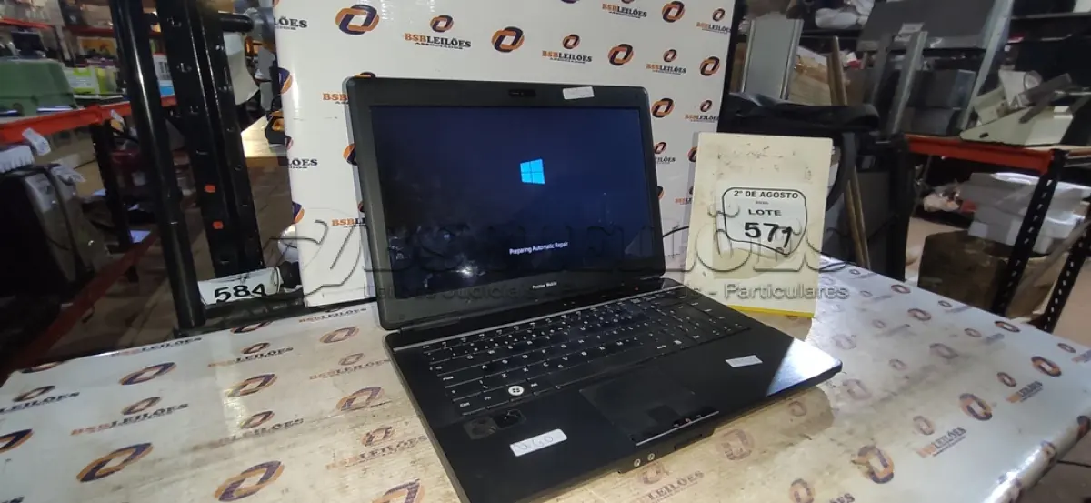 LOTE 571 - 01 NOTEBOOK MARCA POSITIVO SEM FONTE. (NO ESTADO) ATENÇÃO! FAZER A VISITAÇÃO ANTES DE ARREMATAR, NÃO SABEMOS SE FUNCIONA, LEILÃO NÃO TEM GARANTIA E NEM DEVOLUÇÃO, SUJEITO A POSSÍVEIS AVARIAS VISÍVEIS/OCULTAS E/OU AUSÊNCIA DE COMPONENTES.