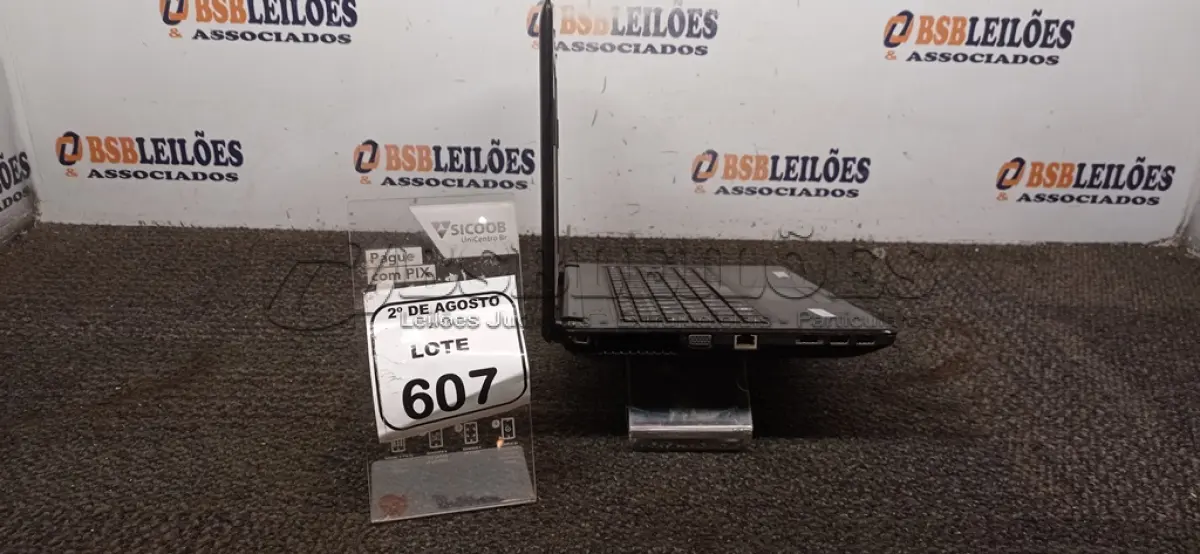 LOTE 607 - 01 NOTEBOOK MARCA LENOVO COM 01 BOLSA. (NO ESTADO) ATENÇÃO! FAZER A VISITAÇÃO ANTES DE ARREMATAR, NÃO SABEMOS SE FUNCIONA, LEILÃO NÃO TEM GARANTIA E NEM DEVOLUÇÃO, SUJEITO A POSSÍVEIS AVARIAS VISÍVEIS/OCULTAS E/OU AUSÊNCIA DE COMPONENTES.