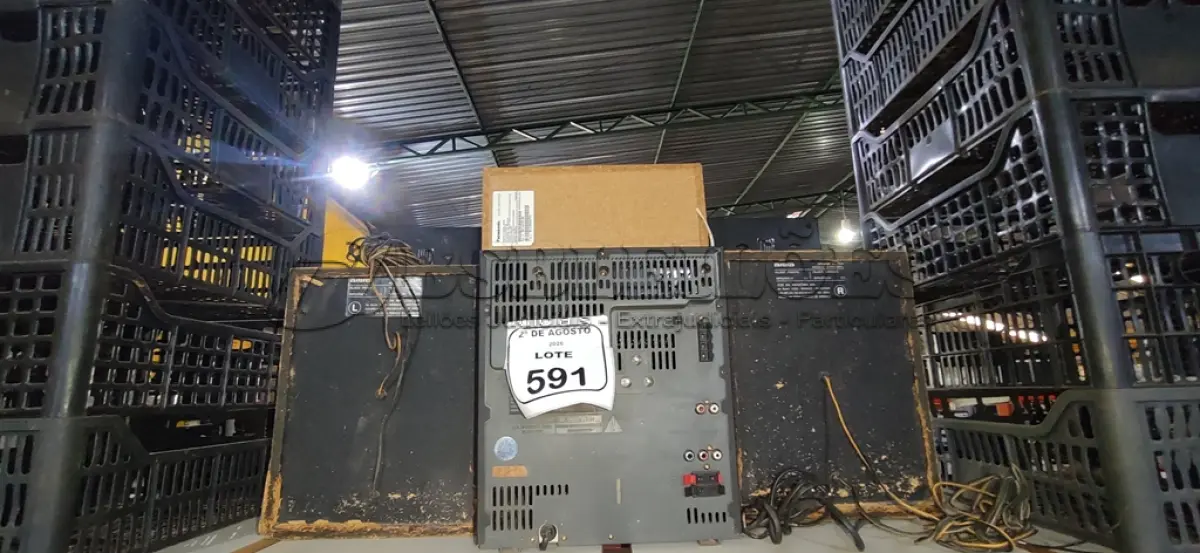 LOTE 591 - 01 APARELHO DE SOM MODELO NSX-V599 MARCA COM AIWA E 05 CAIXAS DE SOM. (NO ESTADO) ATENÇÃO! FAZER A VISITAÇÃO ANTES DE ARREMATAR, NÃO SABEMOS SE FUNCIONA, LEILÃO NÃO TEM GARANTIA E NEM DEVOLUÇÃO, SUJEITO A POSSÍVEIS AVARIAS VISÍVEIS/OCULTAS E/OU AUSÊNCIA DE COMPONENTES.