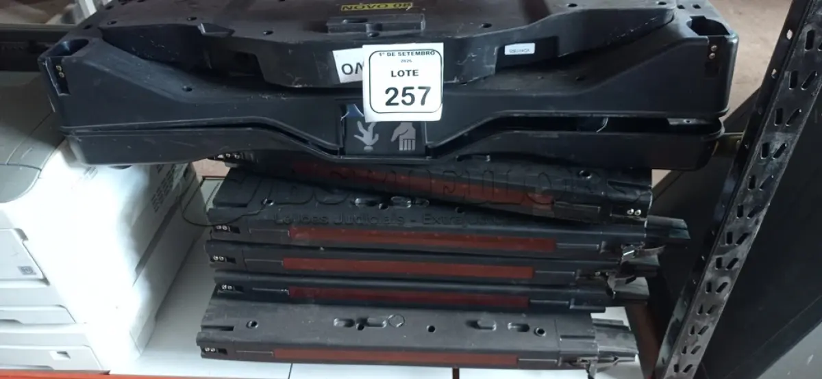 LOTE 257 - 01 PORTAL DETECTOR DE METAL PORTÁTIL. (NO ESTADO) ATENÇÃO! FAZER A VISITAÇÃO ANTES DE ARREMATAR, NÃO SABEMOS SE FUNCIONA, LEILÃO NÃO TEM GARANTIA E NEM DEVOLUÇÃO, SUJEITO A POSSÍVEIS AVARIAS VISÍVEIS/OCULTAS E/OU AUSÊNCIA DE COMPONENTES.