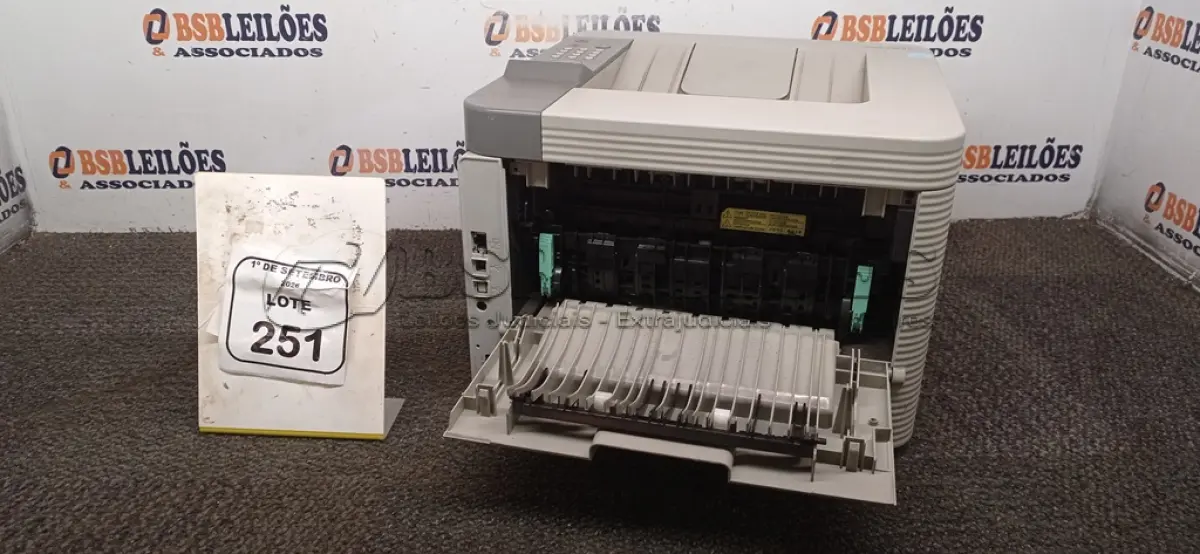 LOTE 251 - 01 IMPRESSORA MODELO ML-3750ND MARCA SAMSUNG. (NO ESTADO) ATENÇÃO! FAZER A VISITAÇÃO ANTES DE ARREMATAR, NÃO SABEMOS SE FUNCIONA, LEILÃO NÃO TEM GARANTIA E NEM DEVOLUÇÃO, SUJEITO A POSSÍVEIS AVARIAS VISÍVEIS/OCULTAS E/OU AUSÊNCIA DE COMPONENTES.