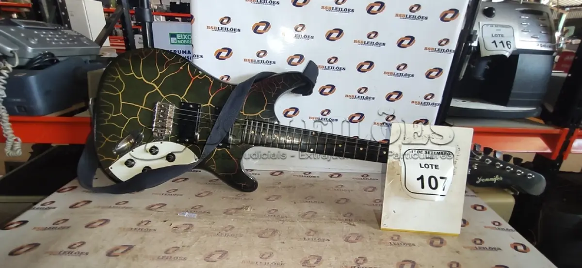 01 GUITARRA MARCA GENNIFER