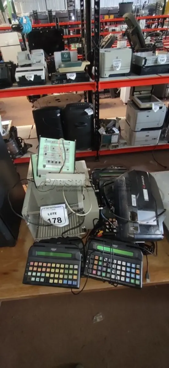 11 TECLADOS SMAK SKO-44, 02 CAIXAS DE CONDICIONAMENTO ANIMAL E 01 RELÓGIO DE PONTO