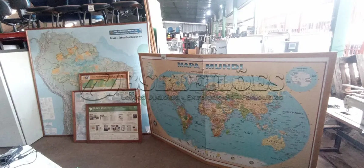 06 QUADROS DE MAPAS DE TAMANHOS DIVERSOS