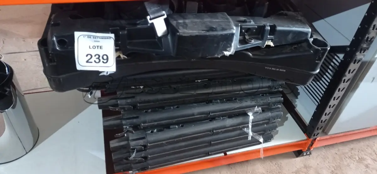 LOTE 239 - 01 PORTAL DETECTOR DE METAL PORTÁTIL. (NO ESTADO) ATENÇÃO! FAZER A VISITAÇÃO ANTES DE ARREMATAR, NÃO SABEMOS SE FUNCIONA, LEILÃO NÃO TEM GARANTIA E NEM DEVOLUÇÃO, SUJEITO A POSSÍVEIS AVARIAS VISÍVEIS/OCULTAS E/OU AUSÊNCIA DE COMPONENTES.