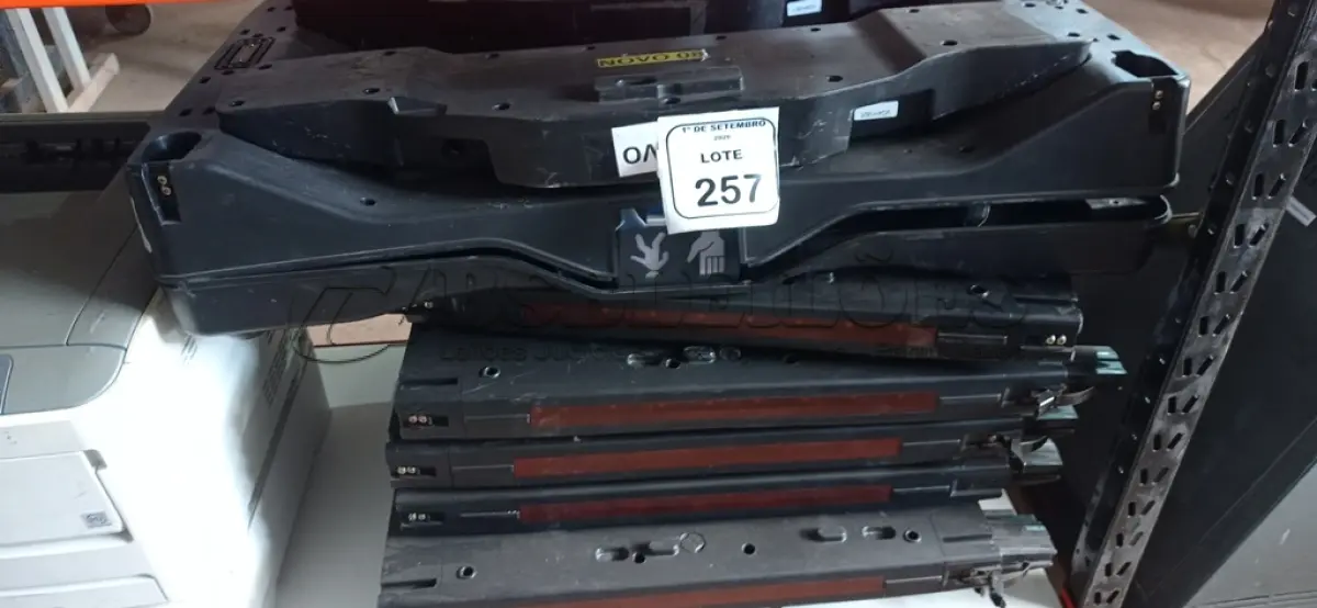 LOTE 257 - 01 PORTAL DETECTOR DE METAL PORTÁTIL. (NO ESTADO) ATENÇÃO! FAZER A VISITAÇÃO ANTES DE ARREMATAR, NÃO SABEMOS SE FUNCIONA, LEILÃO NÃO TEM GARANTIA E NEM DEVOLUÇÃO, SUJEITO A POSSÍVEIS AVARIAS VISÍVEIS/OCULTAS E/OU AUSÊNCIA DE COMPONENTES.