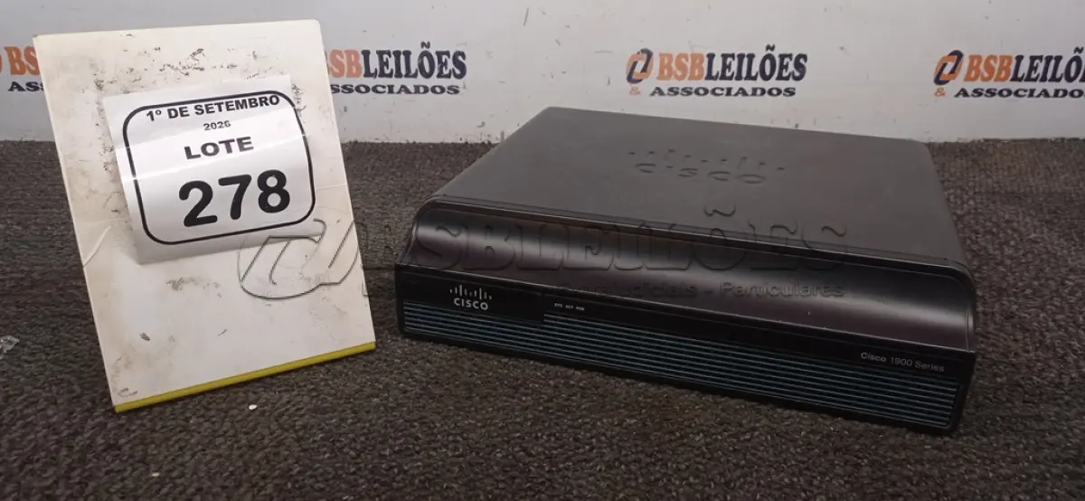 01 ROTEADOR EMPRESARIAL MODELO 1900 SERIES MARCA CISCO