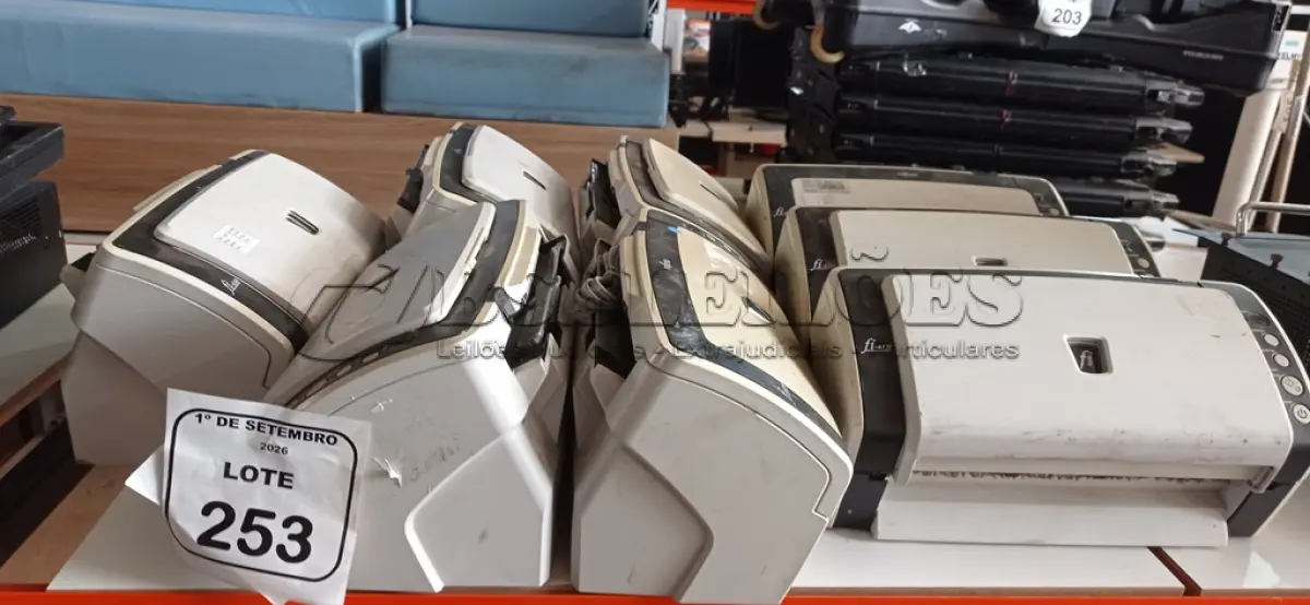 LOTE 253 - 08 SCANNERS MODELO FI-6140 MARCA FUJITU. (NO ESTADO) ATENÇÃO! FAZER A VISITAÇÃO ANTES DE ARREMATAR, NÃO SABEMOS SE FUNCIONA, LEILÃO NÃO TEM GARANTIA E NEM DEVOLUÇÃO, SUJEITO A POSSÍVEIS AVARIAS VISÍVEIS/OCULTAS E/OU AUSÊNCIA DE COMPONENTES.