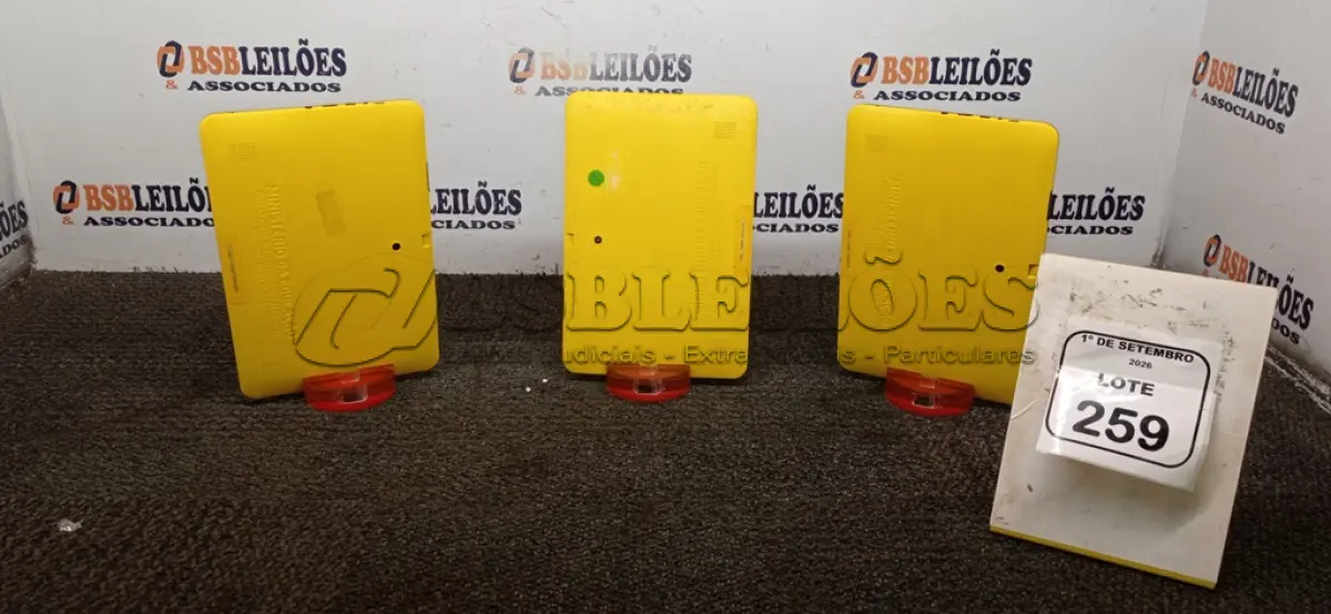 LOTE 259 - 03 TABLETS MARCA POSITIVO SEM FONTE. (NO ESTADO) ATENÇÃO! FAZER A VISITAÇÃO ANTES DE ARREMATAR, NÃO SABEMOS SE FUNCIONA, LEILÃO NÃO TEM GARANTIA E NEM DEVOLUÇÃO, SUJEITO A POSSÍVEIS AVARIAS VISÍVEIS/OCULTAS E/OU AUSÊNCIA DE COMPONENTES.