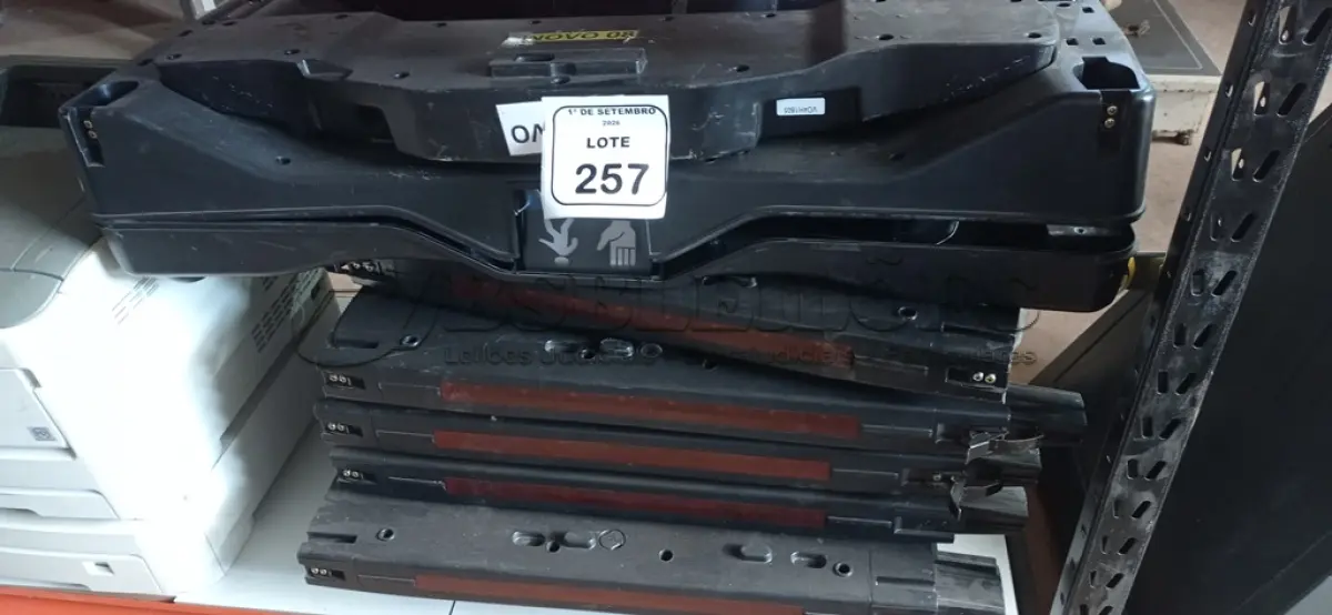 LOTE 257 - 01 PORTAL DETECTOR DE METAL PORTÁTIL. (NO ESTADO) ATENÇÃO! FAZER A VISITAÇÃO ANTES DE ARREMATAR, NÃO SABEMOS SE FUNCIONA, LEILÃO NÃO TEM GARANTIA E NEM DEVOLUÇÃO, SUJEITO A POSSÍVEIS AVARIAS VISÍVEIS/OCULTAS E/OU AUSÊNCIA DE COMPONENTES.