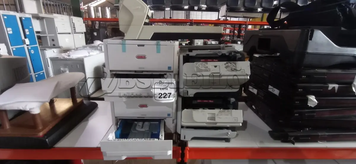 LOTE 227 - 01 SCANNER E 04 IMPRESSORAS DE MARCAS E MODELOS DIVERSOS. (NO ESTADO) ATENÇÃO! FAZER A VISITAÇÃO ANTES DE ARREMATAR, NÃO SABEMOS SE FUNCIONA, LEILÃO NÃO TEM GARANTIA E NEM DEVOLUÇÃO, SUJEITO A POSSÍVEIS AVARIAS VISÍVEIS/OCULTAS E/OU AUSÊNCIA DE COMPONENTES.