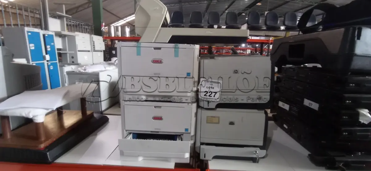 LOTE 227 - 01 SCANNER E 04 IMPRESSORAS DE MARCAS E MODELOS DIVERSOS. (NO ESTADO) ATENÇÃO! FAZER A VISITAÇÃO ANTES DE ARREMATAR, NÃO SABEMOS SE FUNCIONA, LEILÃO NÃO TEM GARANTIA E NEM DEVOLUÇÃO, SUJEITO A POSSÍVEIS AVARIAS VISÍVEIS/OCULTAS E/OU AUSÊNCIA DE COMPONENTES.