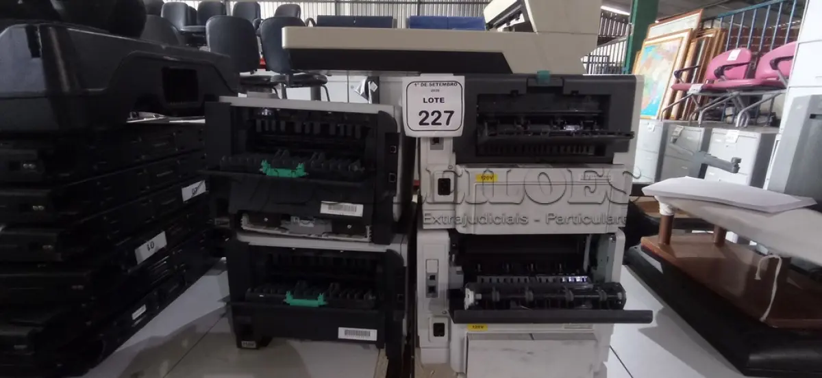 LOTE 227 - 01 SCANNER E 04 IMPRESSORAS DE MARCAS E MODELOS DIVERSOS. (NO ESTADO) ATENÇÃO! FAZER A VISITAÇÃO ANTES DE ARREMATAR, NÃO SABEMOS SE FUNCIONA, LEILÃO NÃO TEM GARANTIA E NEM DEVOLUÇÃO, SUJEITO A POSSÍVEIS AVARIAS VISÍVEIS/OCULTAS E/OU AUSÊNCIA DE COMPONENTES.