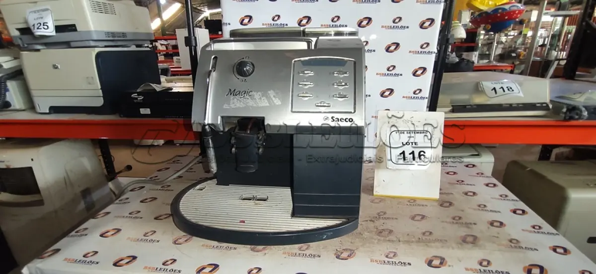 01 MÁQUINA DE CAFÉ EXPRESSO MODELO MAGIC DE LUXE MARCA SAECO