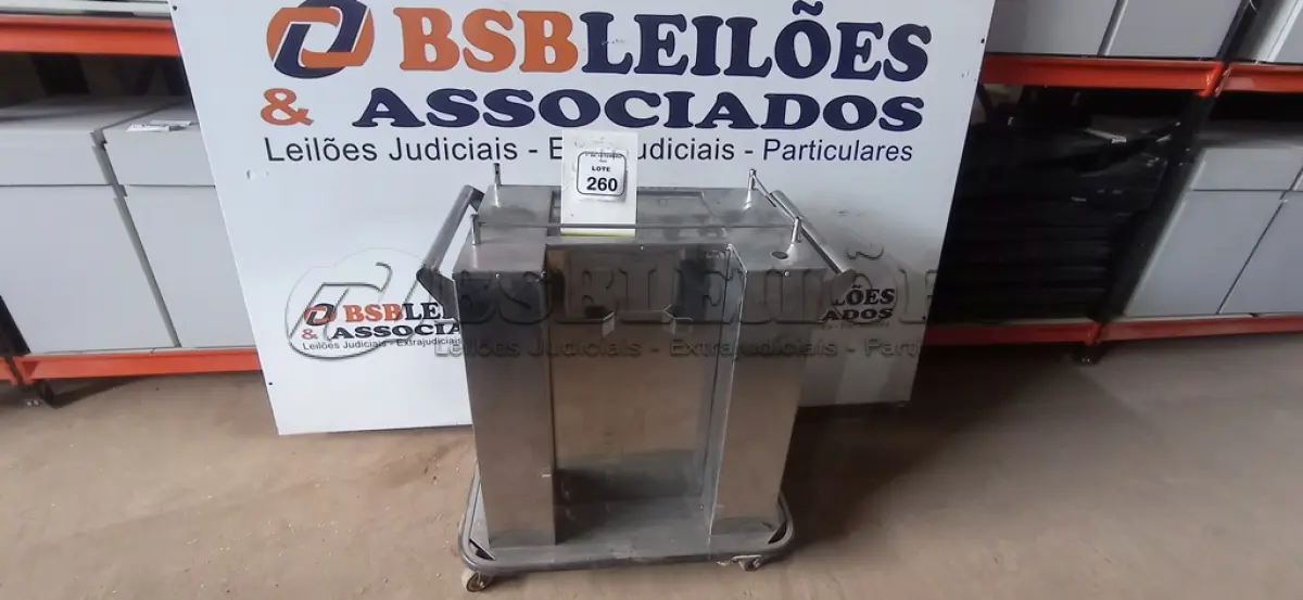 01 CARINHO DE CURATIVO COM 03 PORTAS E 01 COMPARTIMENTO EM INOX