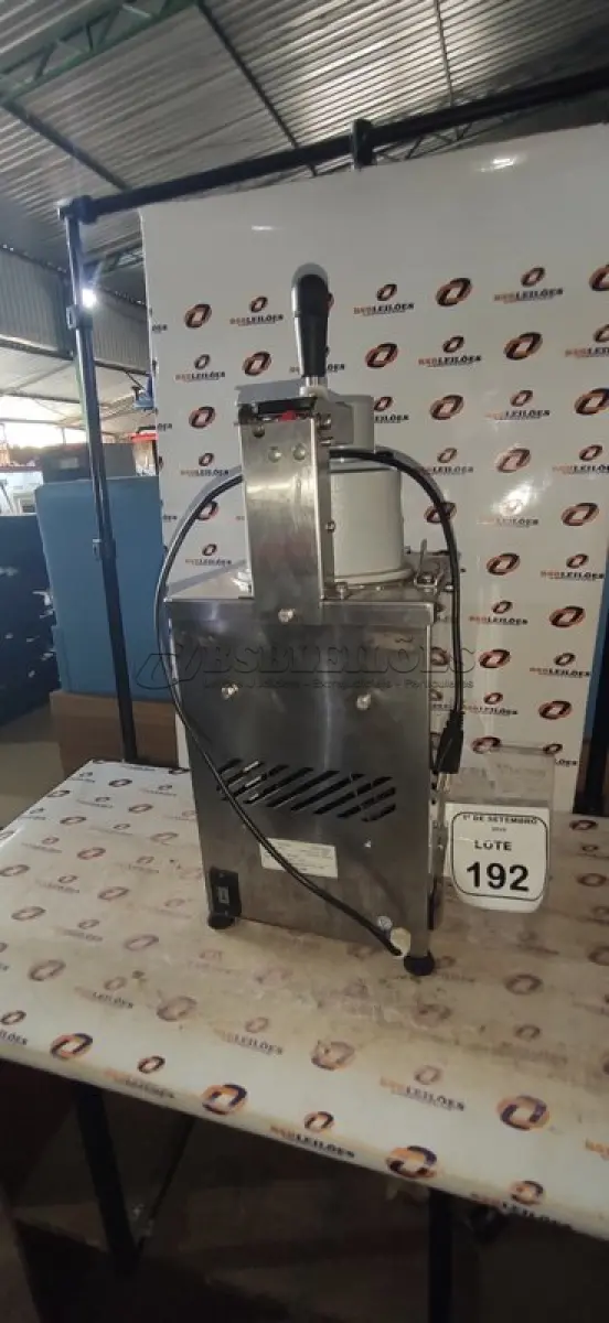 01 PROCESSADOR DE ALIMENTOS INDUSTRIAL EM INOX MARCA BECKER