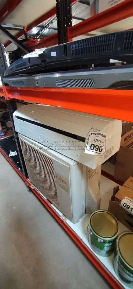 LOTE 090 - 01 AR CONDICIONADO DE 12000BTU/H MARCA FUJITSU. (NO ESTADO) ATENÇÃO! FAZER A VISITAÇÃO ANTES DE ARREMATAR, NÃO SABEMOS SE FUNCIONA, LEILÃO NÃO TEM GARANTIA E NEM DEVOLUÇÃO, SUJEITO A POSSÍVEIS AVARIAS VISÍVEIS/OCULTAS E/OU AUSÊNCIA DE COMPONENTES.
