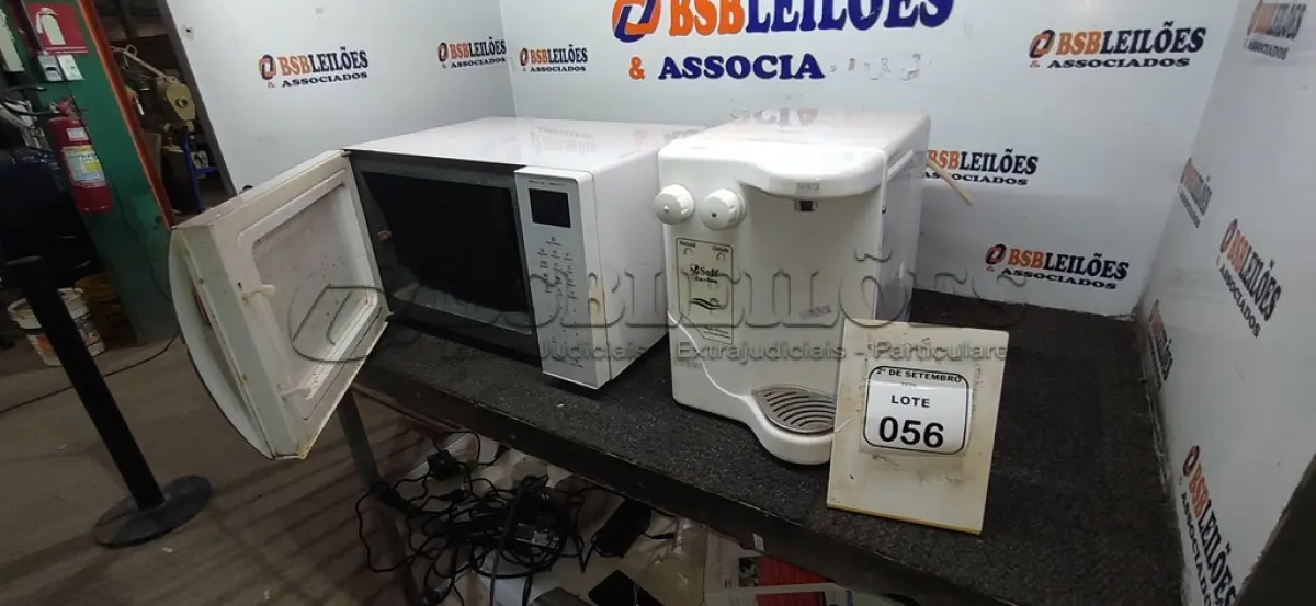 LOTE 056 - 01 MICRO-ONDAS MARCA PANASONIC E 01 PURIFICADOR DE ÁGUA MARCA EVEREST. (NO ESTADO) ATENÇÃO! FAZER A VISITAÇÃO ANTES DE ARREMATAR, NÃO SABEMOS SE FUNCIONA, LEILÃO NÃO TEM GARANTIA E NEM DEVOLUÇÃO, SUJEITO A POSSÍVEIS AVARIAS VISÍVEIS/OCULTAS E/OU AUSÊNCIA DE COMPONENTES.