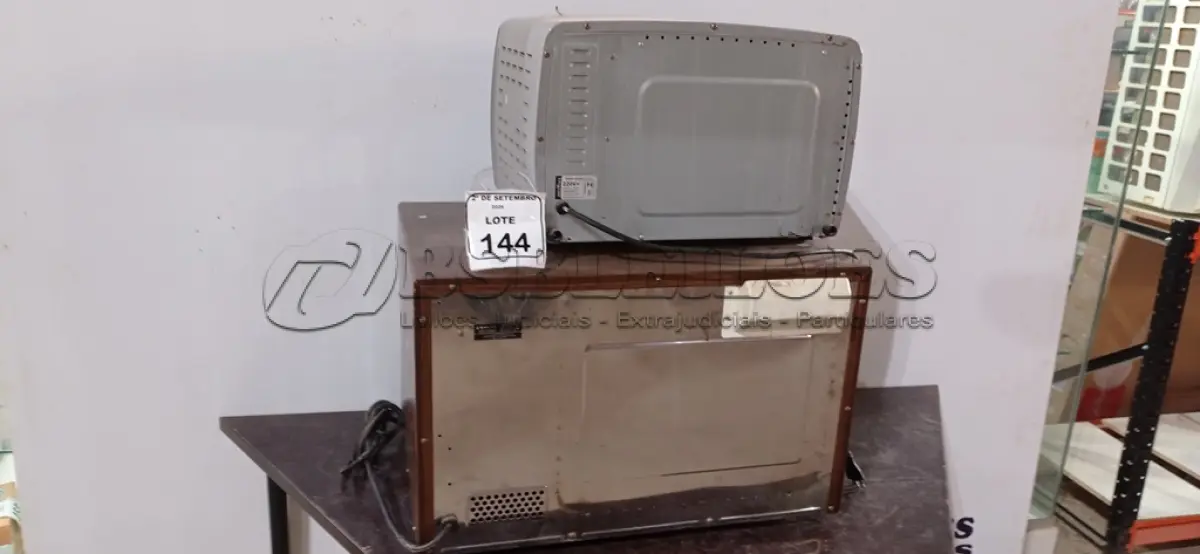LOTE 144 - 01 FORNO ELÉTRICO MACA BRITÂNIA E 01 FORNO DE MICRO-ONDAS MODELO PROSDÓCIMO MARCA SANYO. (NO ESTADO) ATENÇÃO! FAZER A VISITAÇÃO ANTES DE ARREMATAR, NÃO SABEMOS SE FUNCIONA, LEILÃO NÃO TEM GARANTIA E NEM DEVOLUÇÃO, SUJEITO A POSSÍVEIS AVARIAS VISÍVEIS/OCULTAS E/OU AUSÊNCIA DE COMPONENTES.