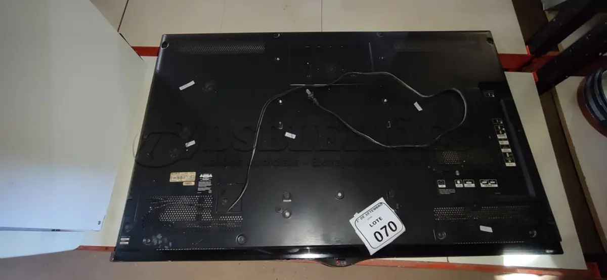LOTE 070 - 01 TV 49’’ MARCA LG E 01 TV 46’’ MARCA SONY. (NO ESTADO) ATENÇÃO! FAZER A VISITAÇÃO ANTES DE ARREMATAR, NÃO SABEMOS SE FUNCIONA, LEILÃO NÃO TEM GARANTIA E NEM DEVOLUÇÃO, SUJEITO A POSSÍVEIS AVARIAS VISÍVEIS/OCULTAS E/OU AUSÊNCIA DE COMPONENTES.