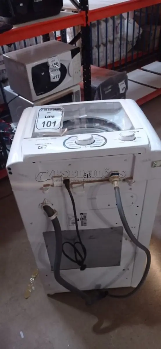 LOTE 101 - 01 MÁQUINA DE LAVAR 8,5KG 220V MARCA ELECTROLUX. (NO ESTADO) ATENÇÃO! FAZER A VISITAÇÃO ANTES DE ARREMATAR, NÃO SABEMOS SE FUNCIONA, LEILÃO NÃO TEM GARANTIA E NEM DEVOLUÇÃO, SUJEITO A POSSÍVEIS AVARIAS VISÍVEIS/OCULTAS E/OU AUSÊNCIA DE COMPONENTES.