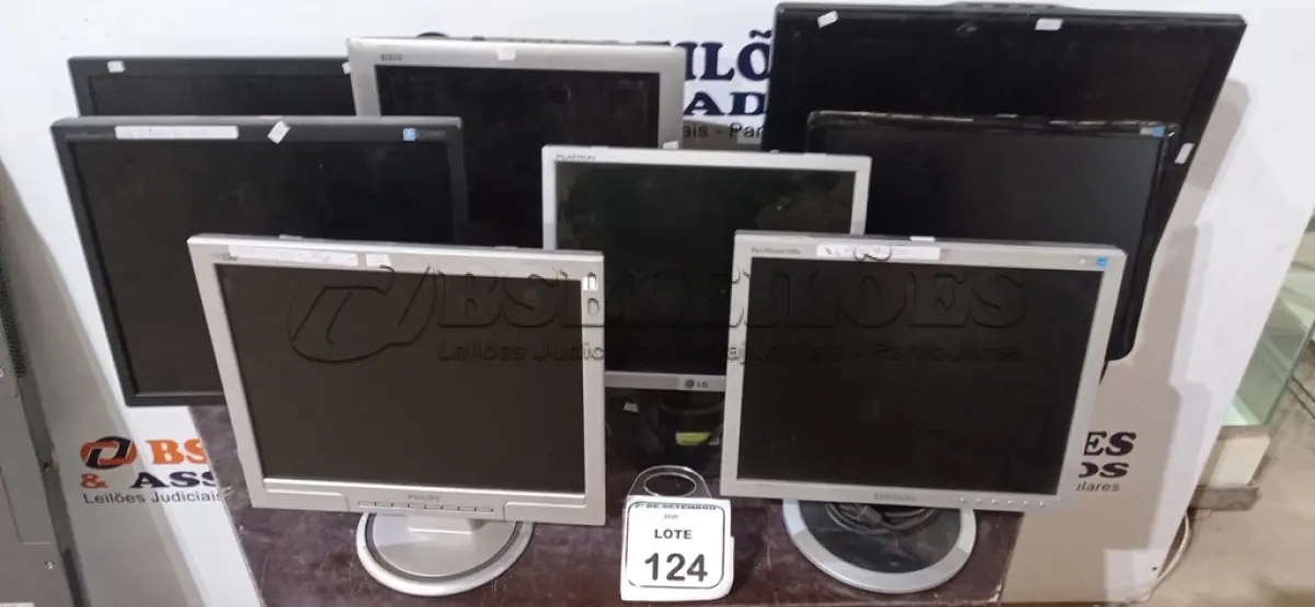 LOTE 124 - 08 MONITORES DE MARCAS E MODELOS DIVERSOS. (NO ESTADO) ATENÇÃO! FAZER A VISITAÇÃO ANTES DE ARREMATAR, NÃO SABEMOS SE FUNCIONA, LEILÃO NÃO TEM GARANTIA E NEM DEVOLUÇÃO, SUJEITO A POSSÍVEIS AVARIAS VISÍVEIS/OCULTAS E/OU AUSÊNCIA DE COMPONENTES.