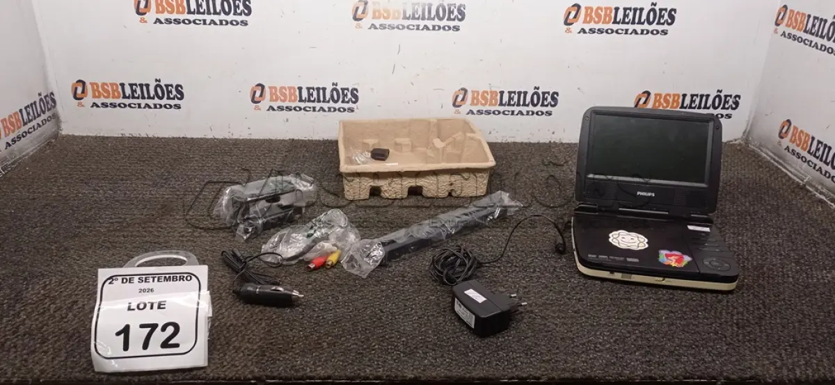 LOTE 172 - 01 DVD PORTATIL MARCA PHILIPS. (NO ESTADO) ATENÇÃO! FAZER A VISITAÇÃO ANTES DE ARREMATAR, NÃO SABEMOS SE FUNCIONA, LEILÃO NÃO TEM GARANTIA E NEM DEVOLUÇÃO, SUJEITO A POSSÍVEIS AVARIAS VISÍVEIS/OCULTAS E/OU AUSÊNCIA DE COMPONENTES.