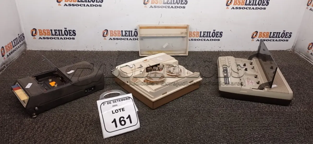 LOTE 161 - 03 GRAVADORES ANTIGOS DE MARCAS E MODELOS DIVERSOS. (NO ESTADO) ATENÇÃO! FAZER A VISITAÇÃO ANTES DE ARREMATAR, NÃO SABEMOS SE FUNCIONA, LEILÃO NÃO TEM GARANTIA E NEM DEVOLUÇÃO, SUJEITO A POSSÍVEIS AVARIAS VISÍVEIS/OCULTAS E/OU AUSÊNCIA DE COMPONENTES.