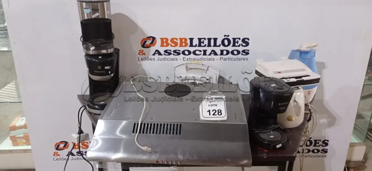 LOTE 128 - 01 DEPURADOR, 01 UMIDIFICADOR, 01 CAFETEIRA E 02 SANDUICHEIRAS DE MARCAS E MODELOS DIVERSOS. (NO ESTADO) ATENÇÃO! FAZER A VISITAÇÃO ANTES DE ARREMATAR, NÃO SABEMOS SE FUNCIONA, LEILÃO NÃO TEM GARANTIA E NEM DEVOLUÇÃO, SUJEITO A POSSÍVEIS AVARIAS VISÍVEIS/OCULTAS E/OU AUSÊNCIA DE COMPONENTES.